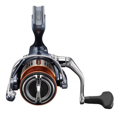 Shimano Nasci FD C3000 HG vista frontal, destacando o rotor laranja e prata com manivela ergonómica